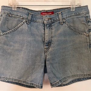 Levi’s nouveau stretch denim shorts size 10 frayed